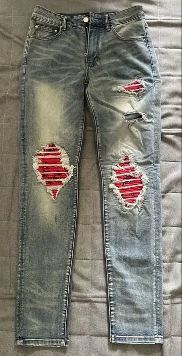 데미지 가공 레드 패치 데님 팬츠
