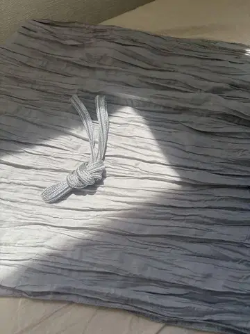 그레이 플리츠 오비, 끈 포함