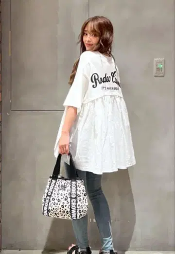 로데오크라운즈 백 개더 도킹 티셔츠