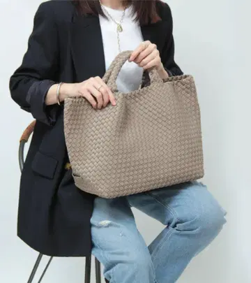 NAGHEDI 나게디 세인트 바르트 미디엄 토트백