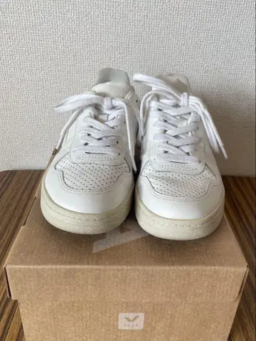 VEJA 화이트 스니커즈
