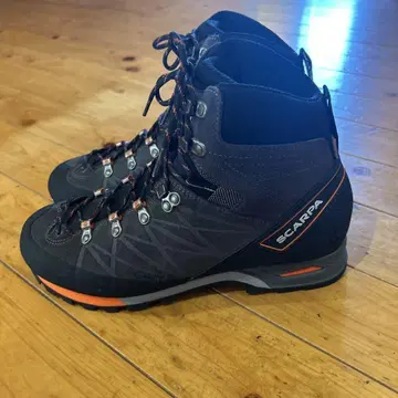 SCARPA 하이컷 등산화 블랙/오렌지