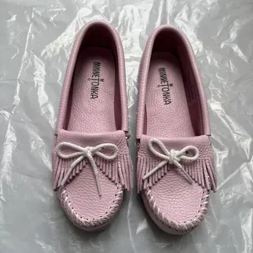 MINNETONKA 핑크 프린지 로퍼 5인치 22cm
