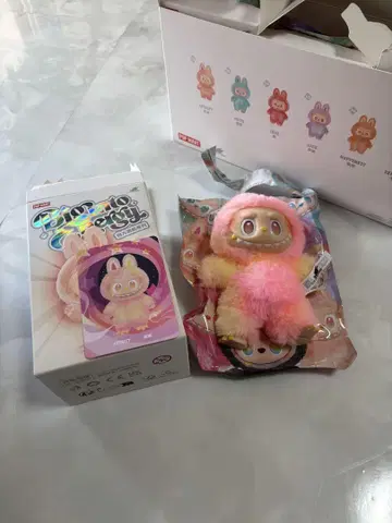 POP MART THE MONSTERS 봉제 인형 라부부