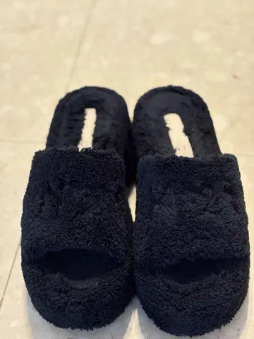 누메로 플리스 플랫폼 샌들