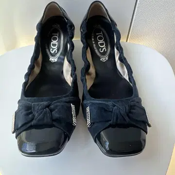 TOD'S 네이비 플랫슈즈