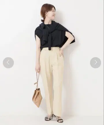 Spick & Span 드라이 터치 백 슬릿 스트레이트 팬츠