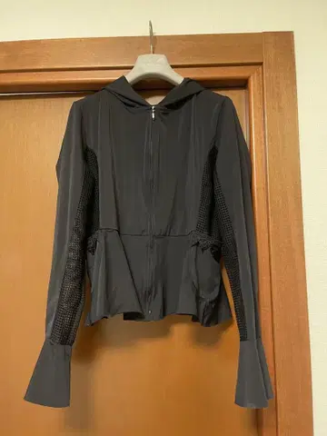 브라데리스 리조트 수륙 양용 후드 부착 블랙 후드티
