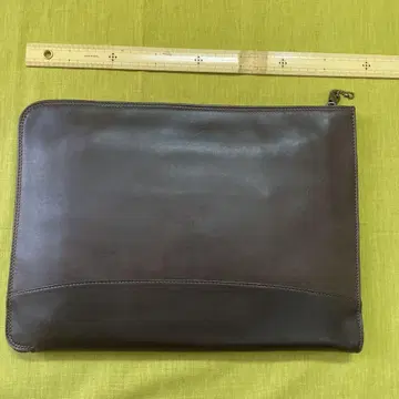 브라운 가죽 플랫 클러치 백 A4 사이즈 대응