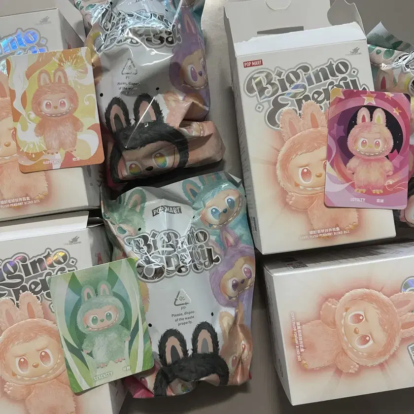 LABUBU LOYALTY　１ピース＋LOVE１ピース Authentic Labubu highlight: Hope, Loyalty, Peace on Bunjang