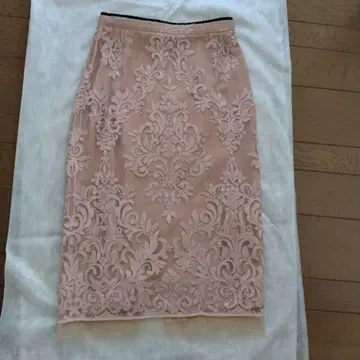 누메로벤투노 레이스 핑크 타이트 스커트