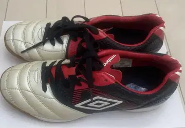 umbro 축구화 화이트/블랙/레드 사이즈 24cm