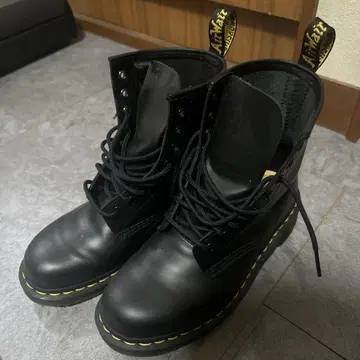 닥터 마틴 부츠 8홀