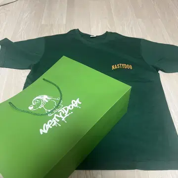 너스티 독 티셔츠