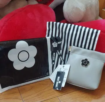 MARY QUANT 그레이 꽃 모티브 파우치