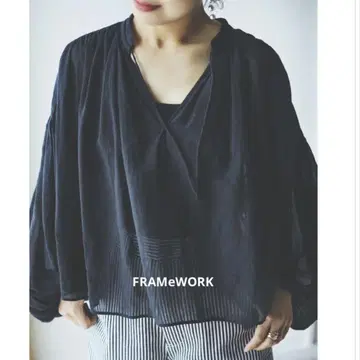 FRAMeWORK 후쿠다 마코토 x FW 개더 블라우스 블랙