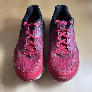 트레일 신발 새상품급 HOKA 챌린저 ATR3 22.5cm