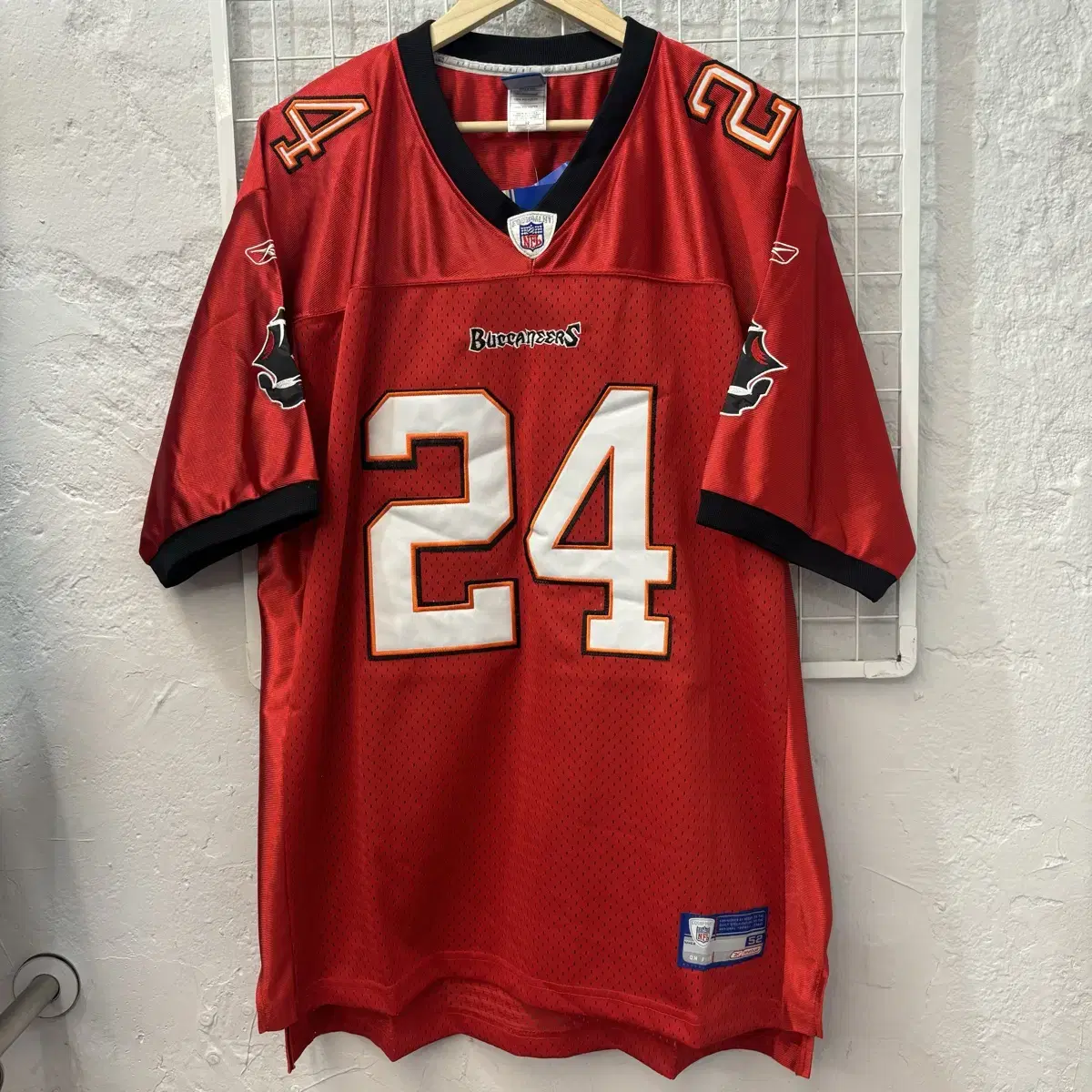 Reebok社製　NFL Tampa Bay Buccaneers ユニフォーム Tampa Bay Buccaneers Black Variation NFL Reebok Football