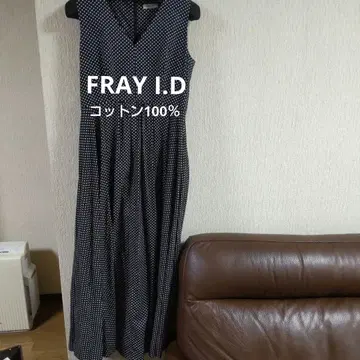 FRAY I.D 블랙 도트 무늬 슬리브리스 롱 원피스