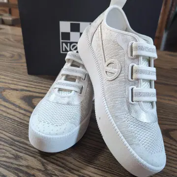 노 네임 스니커즈
