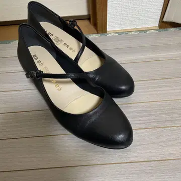 cavacava 키다리 아저씨 스트랩이 달린 블랙 펌프스 23.5cm