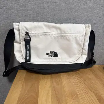 THE NORTH FACE 메신저 백 화이트/블랙