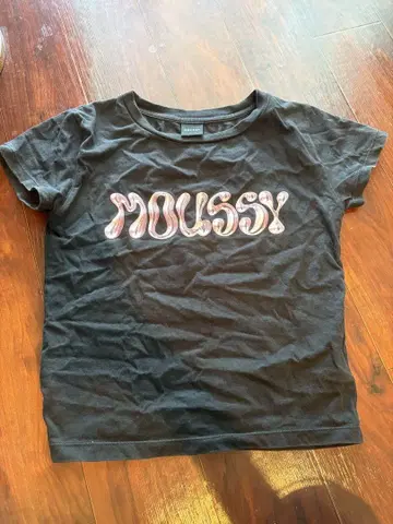 MOUSSY 블랙 티셔츠