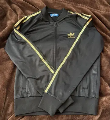 adidas 블랙 금색 저지