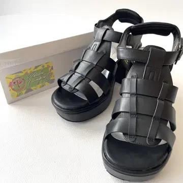 YOSUKE 요스케 통굽 구르카 샌들 청키 힐 24-24.5cm
