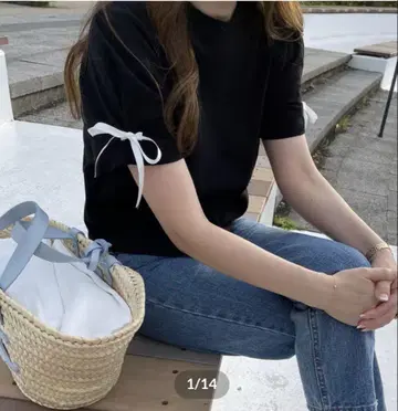리본 포함 블랙 티셔츠 셀렉샵 k