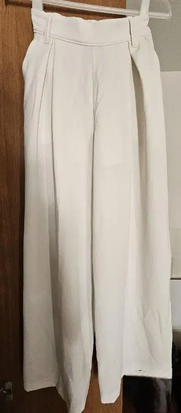 Lululemon 플리츠 하이 라이즈 와이드 레그 트라우저