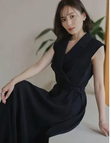 아뉴앙스 더블 새틴 테일러드 플레어 원피스 M 네이비