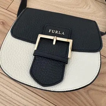 FURLA 훌라 가죽 숄더백 블랙/화이트