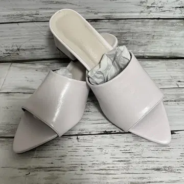 새상품 Chico 스틸레토 샌들 화이트 M 사이즈 23.5cm