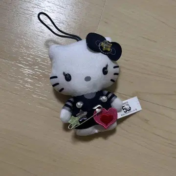 헬로키티 스트랩이 달린 봉제 인형