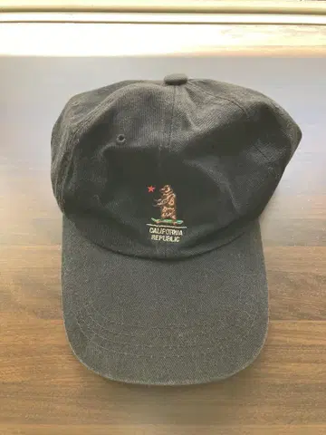 캘리포니아 리퍼블릭 캡 구제 의류