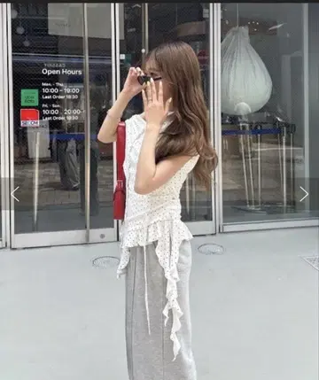 Raycassin 밑단 프릴 드로스트 티셔츠 초커 포함 도트 화이트