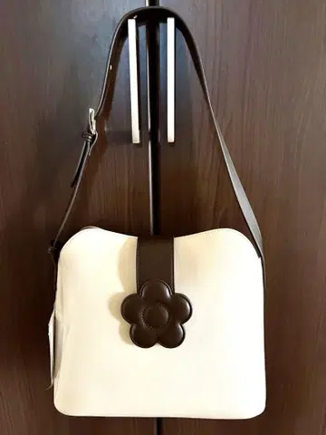 레어 마리콴트 플랩 데이지 토트백 미사용 새상품 택 포함