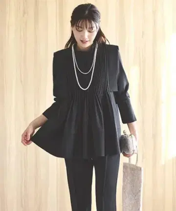 프론트 핀턱 플레어 탑 & 팬츠 셋업