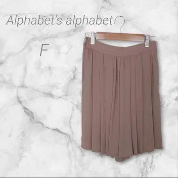 알파벳 알파벳 무릎 기장 팬츠 F 베이지 플리츠
