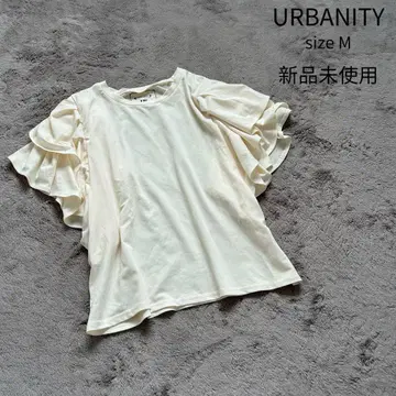 URBANITY 미사용 새상품 어바니티 프릴 슬리브 상의 반팔 상의