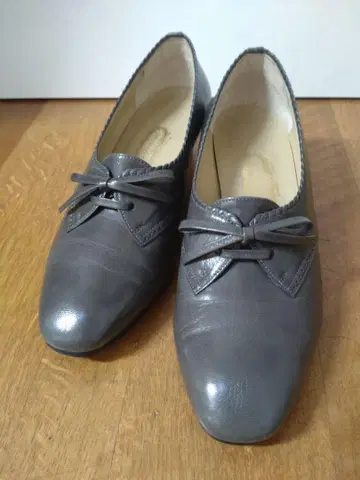 긴자 요시노야 펌프스 그레이 23.5cm 시착 정도