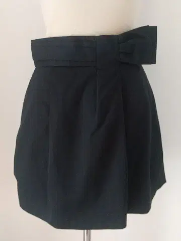 BCBG MAXAZRIA 블랙 리본 미니 스커트