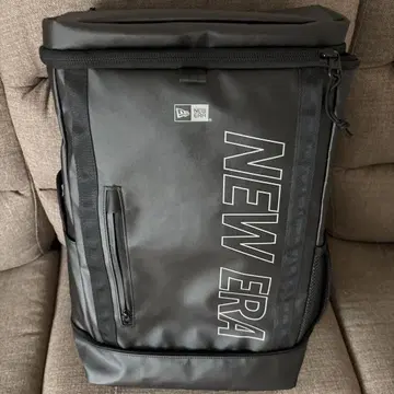 NEW ERA 블랙 백팩