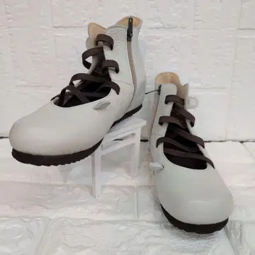 JS하트라벨 가죽 지퍼 부티 슈즈 23cm