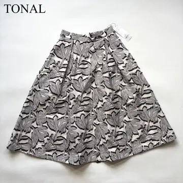 [택 포함] TONAL 플라워 자카드 스커트 꽃무늬 블랙 모드