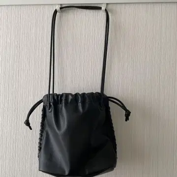 블랙 복조리형 인조 가죽 숄더백