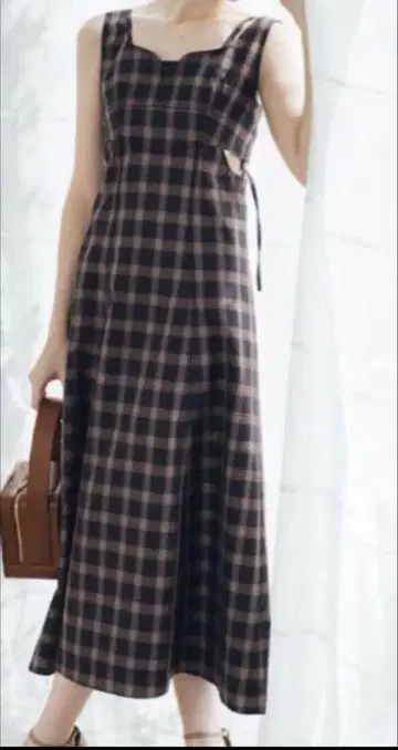 릴리 브라운 코르셋 디테일 잔스카