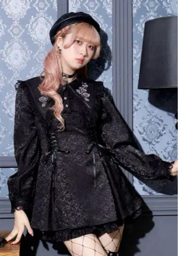 노에미 셋업 로즈 자수 레이스업 셋업 블랙 지뢰계