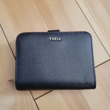 FURLA 두겹 지갑 블랙 컴팩트 훌라